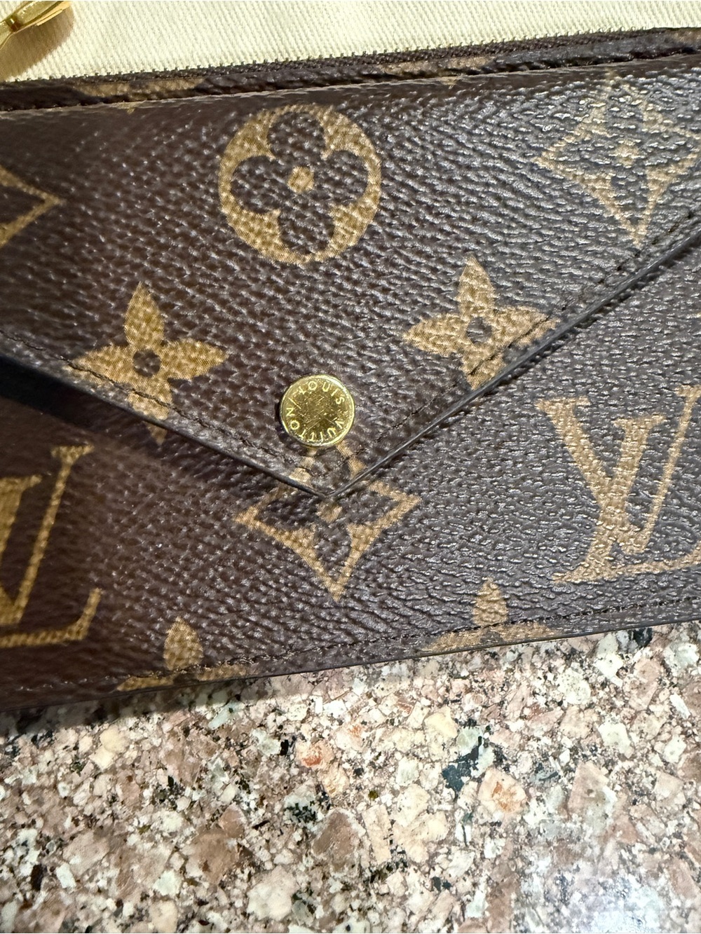 Louis Vuitton Monogram Recto Verso - Picture 3 of 10